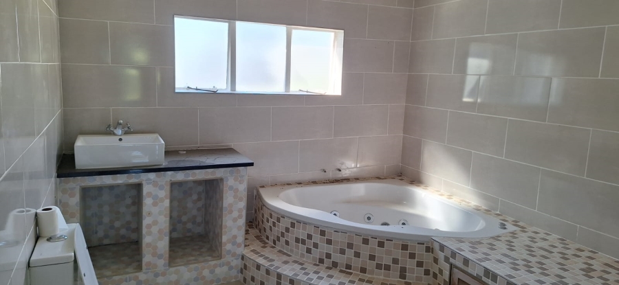 Commercial Property for Sale in Cove Ridge East Eastern Cape